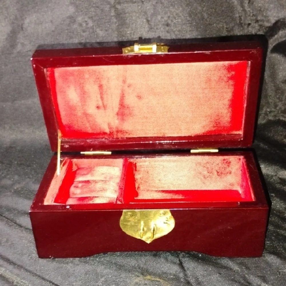 Vintage Red and Gold Jewelry Organizer